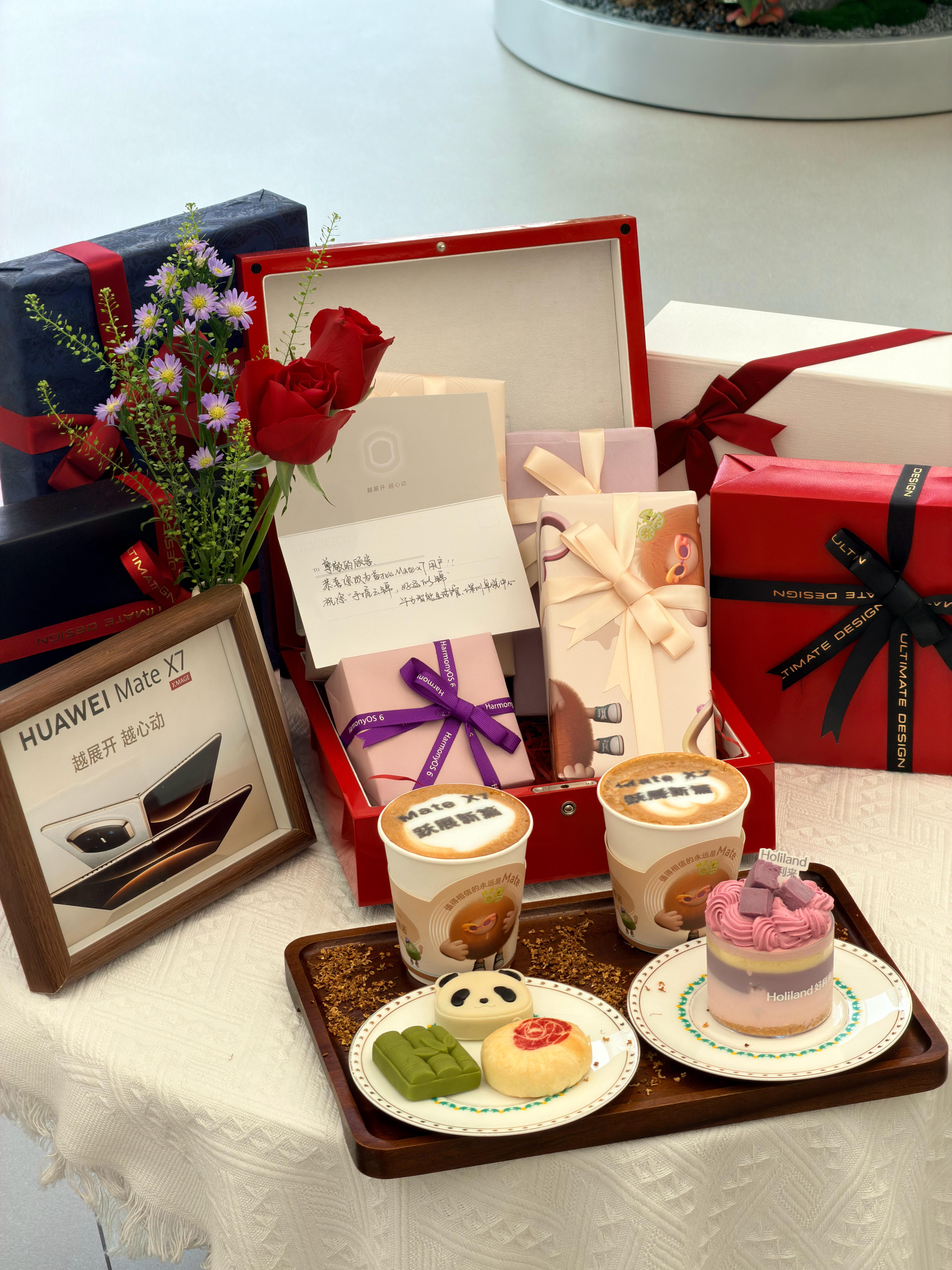 今天华为Mate X7首销美美来提货了！今天快乐是华为给的！华为MateX7今日