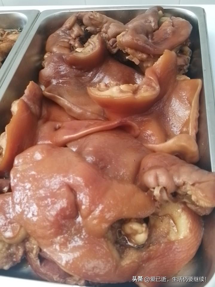 你心中哪个地方的烧烤最好吃云南烧烤！现买肉用碳火现烤，讲究新鲜原汁原味！而且据称