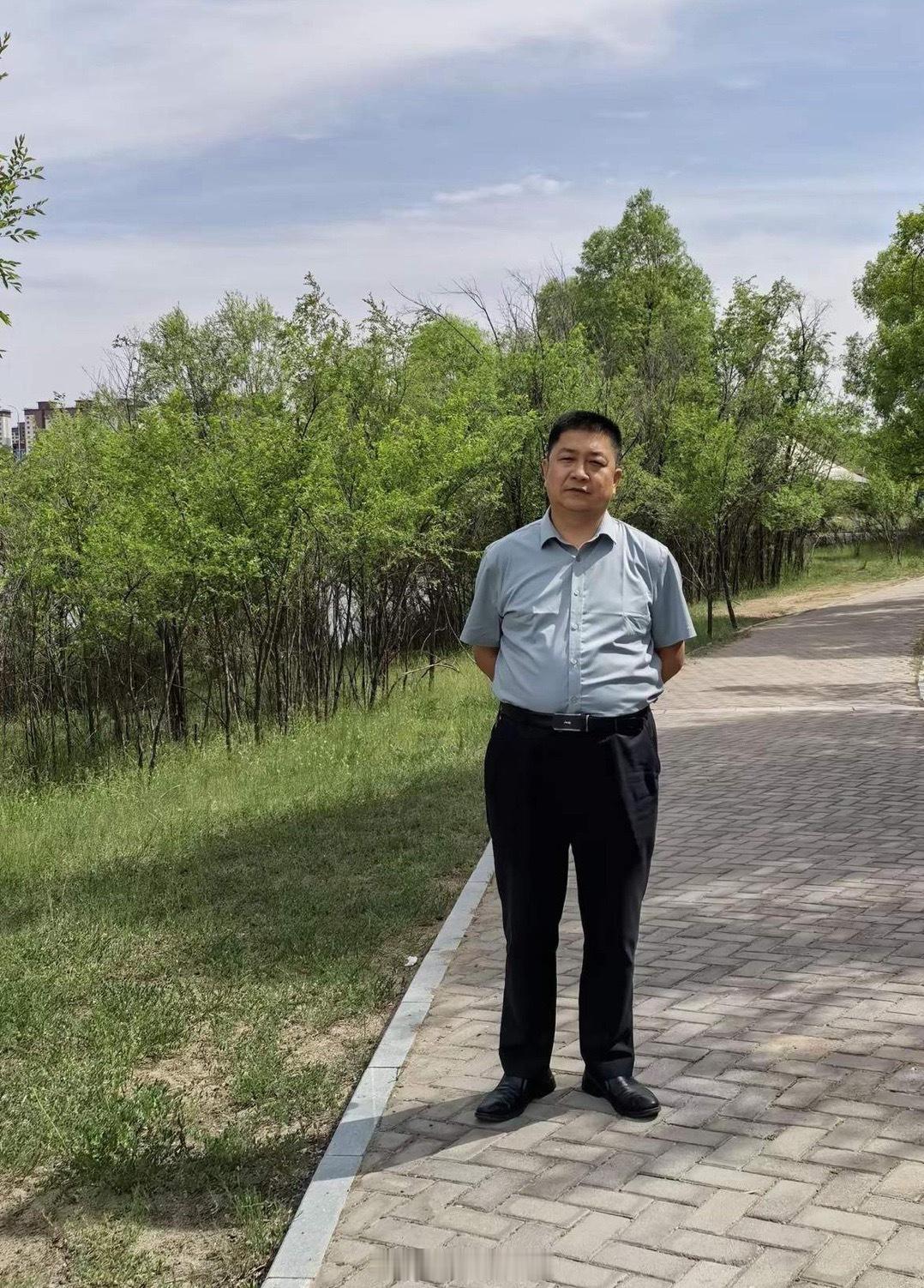 肖战成名多年依旧害羞顶流肖战式害羞，成了娱乐圈新梗。那个害羞的肖战，其实是个“控