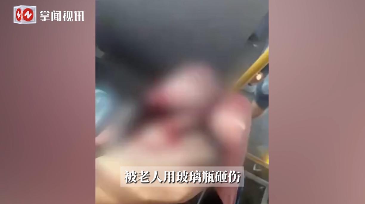 “彻底解释不清了！”近日，湖南长沙一辆公交车上，一女子突然尖叫“他性骚扰我！”，