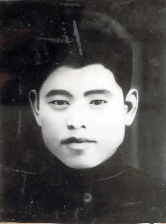 1943年，八路军区队长韩增丰中弹倒地，日军师团长大喜，第一时间跑过来验尸，谁知