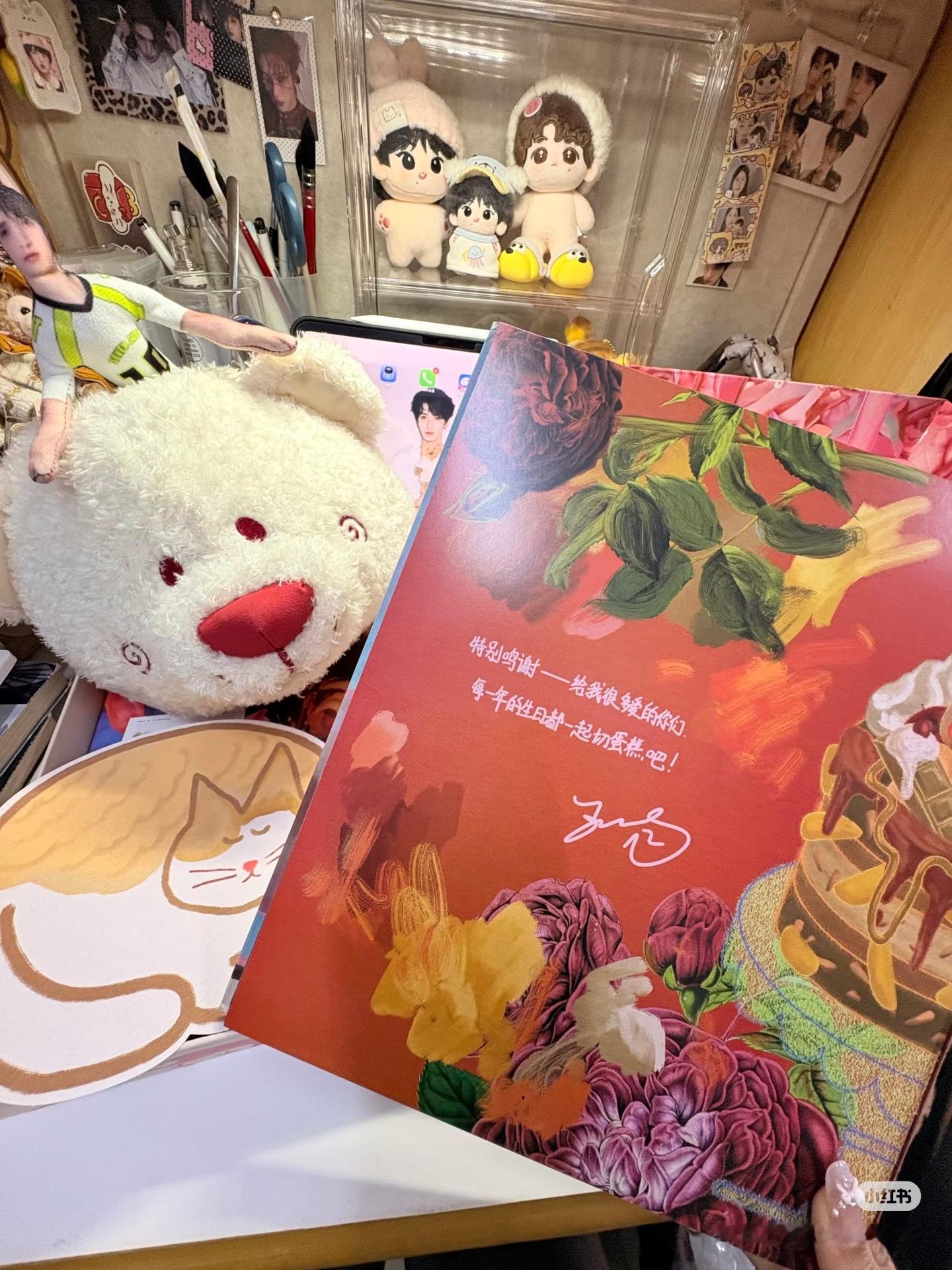 发现一个“小巧思”，倒数第二页蛋糕图只有一半，最后一页是透明的，博主这样放刚好把