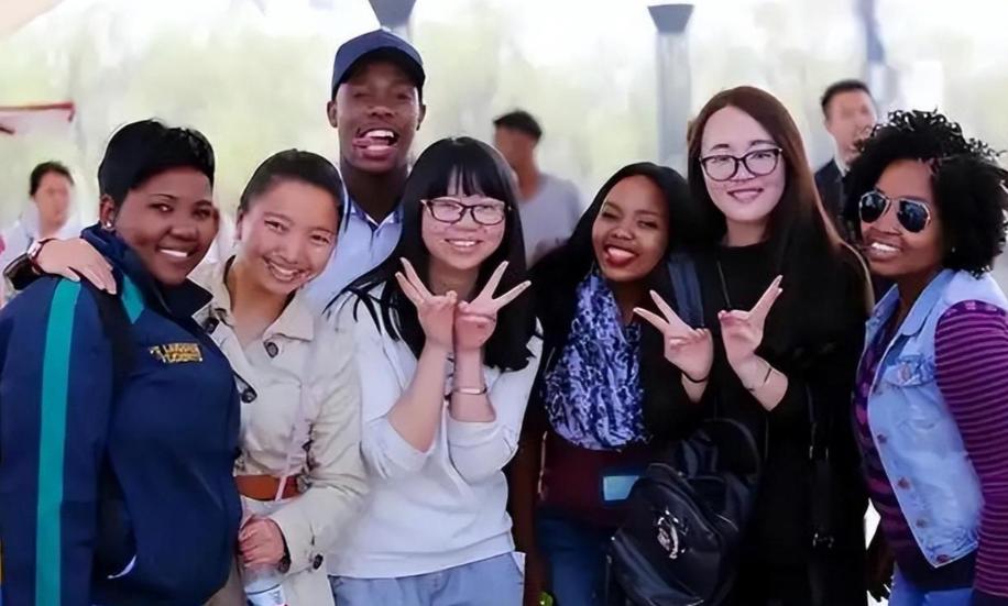 不查不知道，一查吓一跳！欧美高校招留学生基本是赚钱生意，反观国内大学招收外籍留学