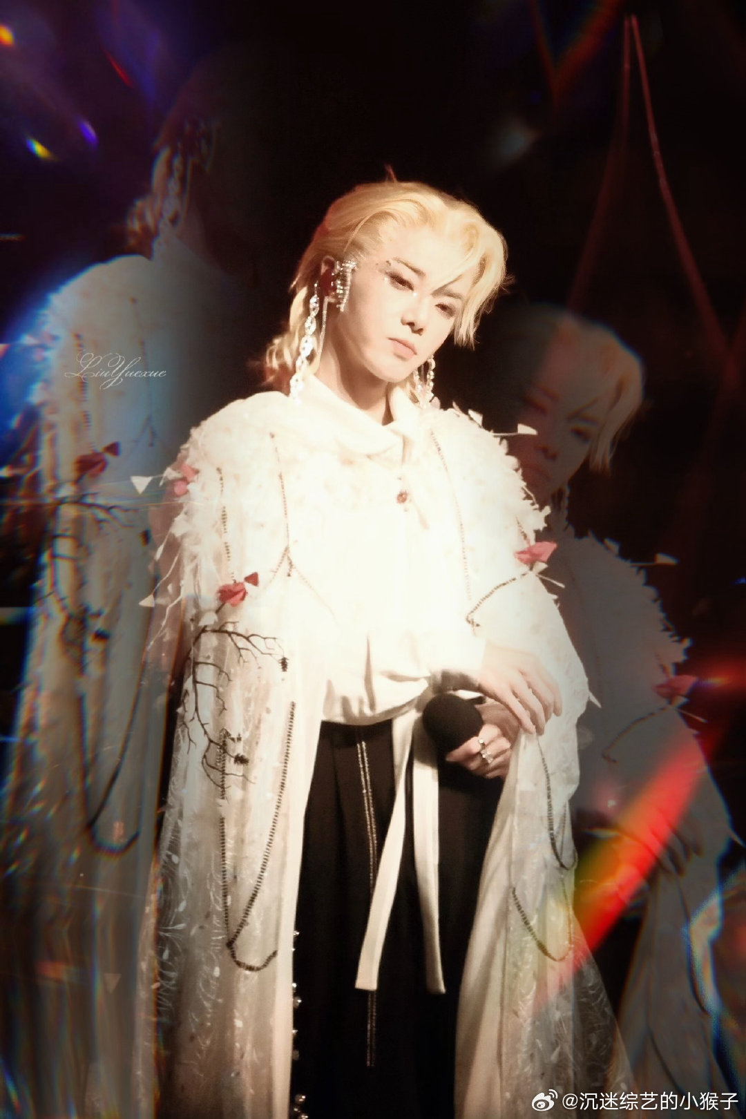 华晨宇南京火星演唱会新歌华晨宇又带新歌上舞台华晨宇 ​​​不只是唱歌，是完整的视