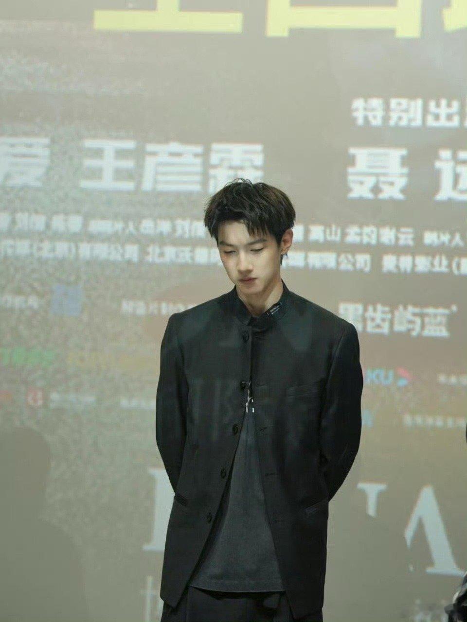 邬家楷私下就是唱跳抽象什么都来被《毕正明的证明》里邬家楷的荣门少爷狠狠拿捏！戏内