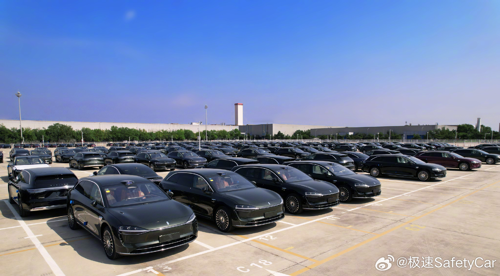享界S9T开启首批交付 这车看着是真的不错啊，现在就想等着约一个试驾呢，那么问题