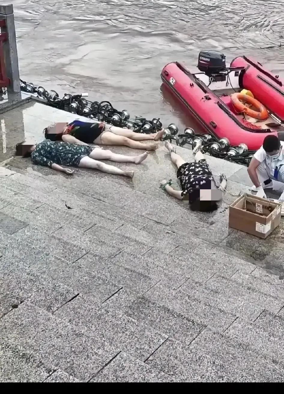 雅安当地网友讲述: 我从成都回雅安，前几天就收到山洪地质灾害的短信了，根本不敢去