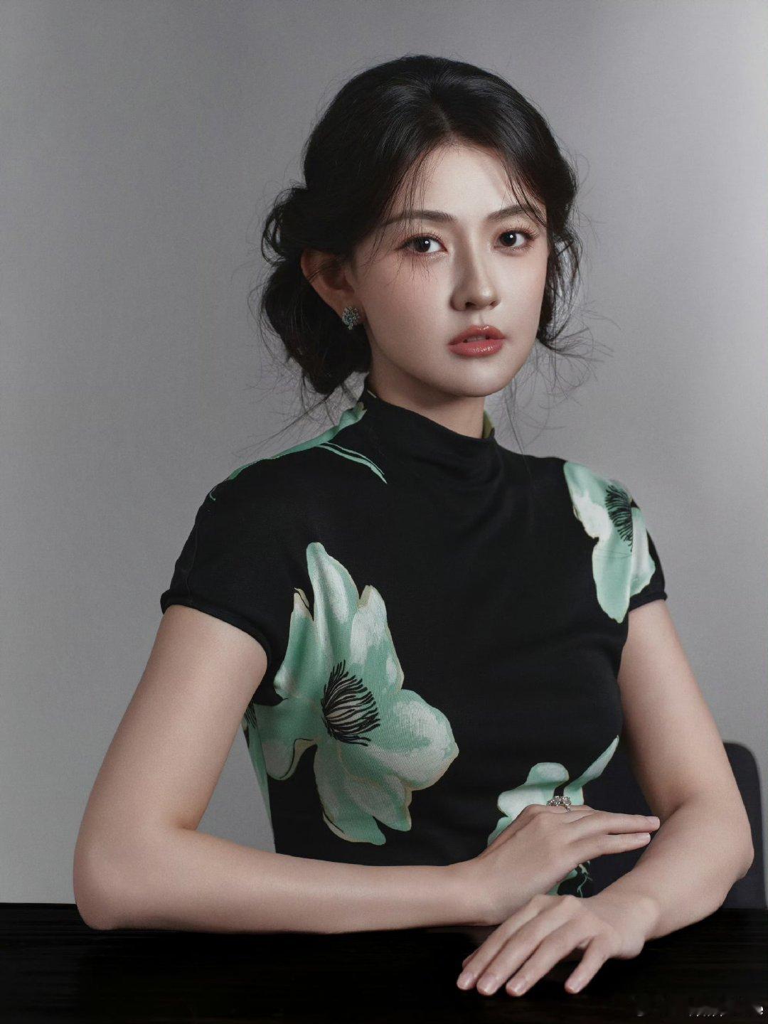 梁洁没去刺棠开机仪式 梁洁出演刺棠不少人留意到梁洁缺席《刺棠》开机仪式，演员确认