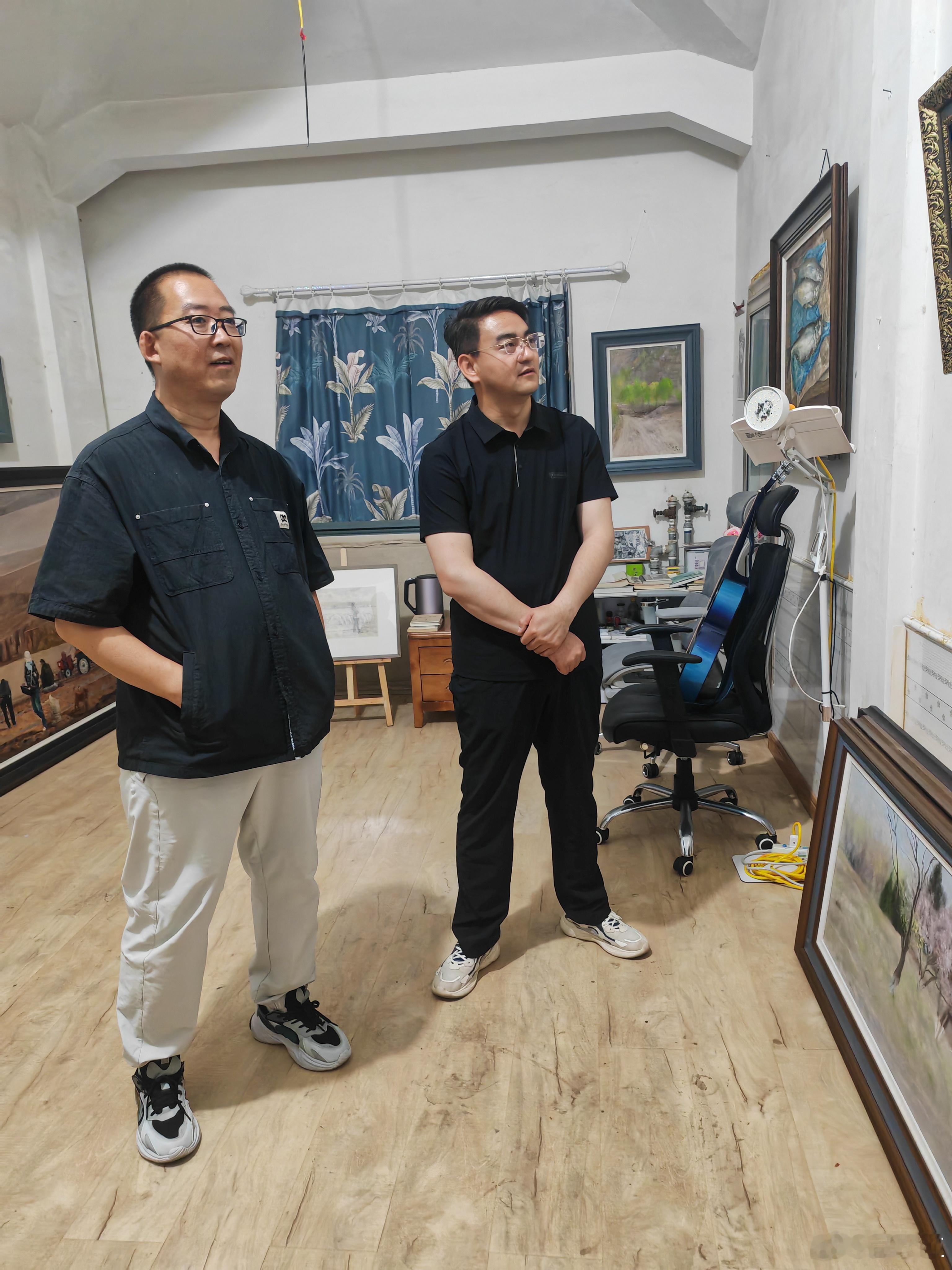  生活不能等待别人来安排，要自己去争取和奋斗；而不论其结果是喜是悲，但可以慰藉的
