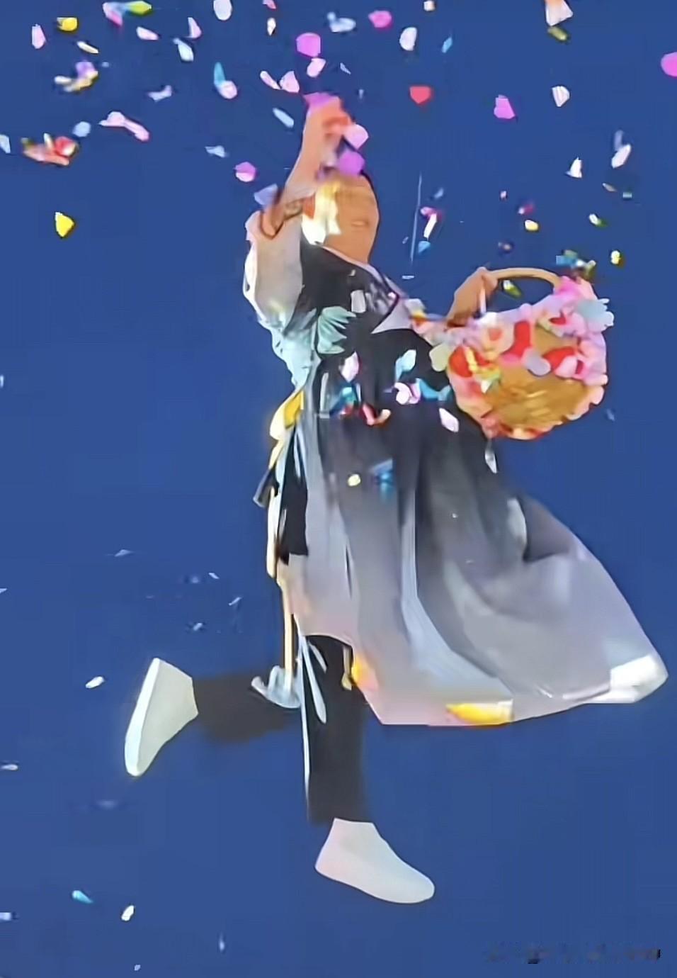 见过天女散花，没见过朱之文散花！