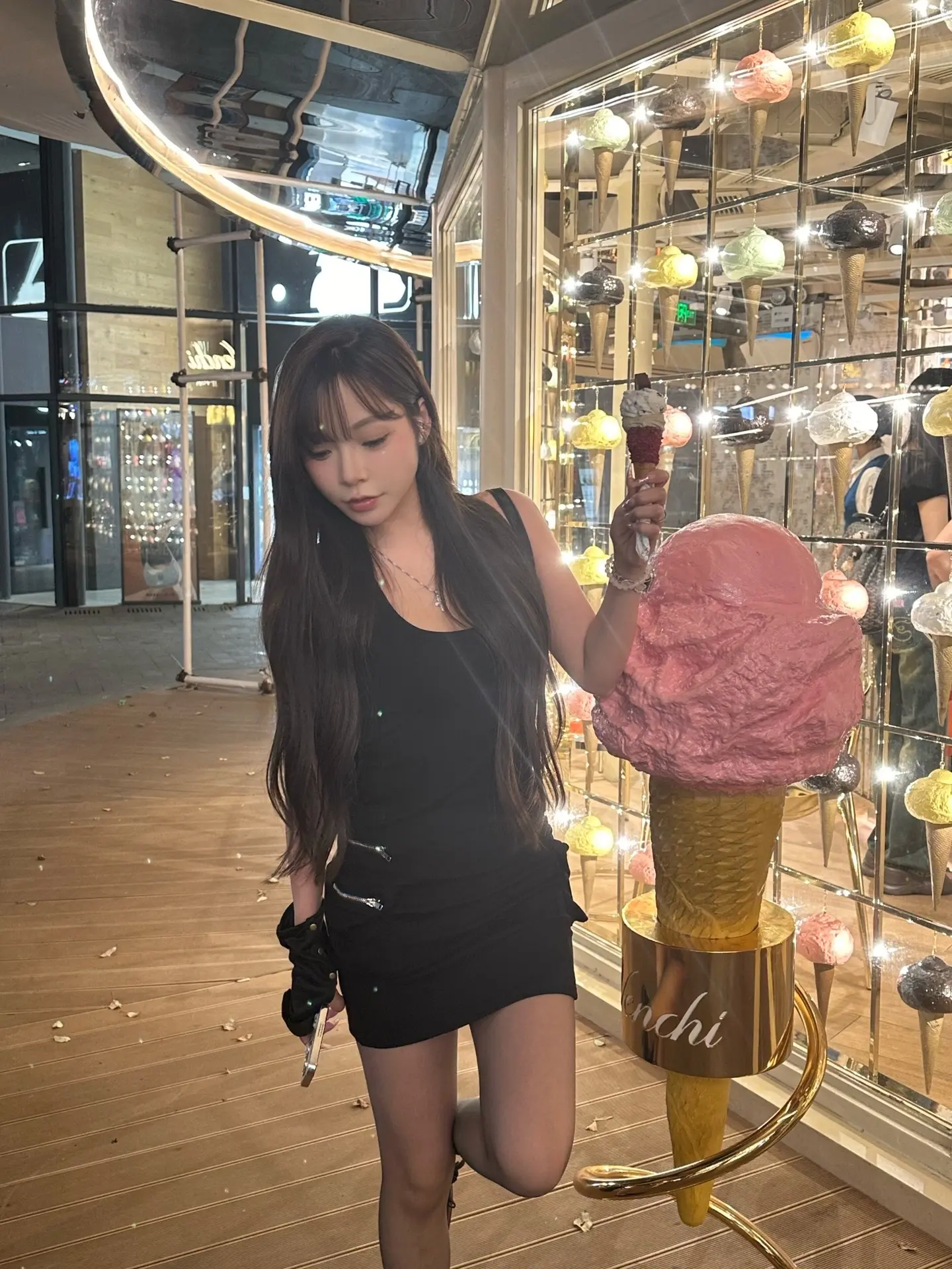 我悟了    人生不过三万天 能浪一天是一天