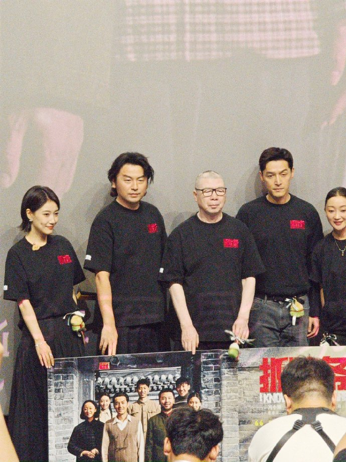 胡歌演透冯静波 很多克制内敛的戏份最难演，胡歌却拿捏得刚刚好，寥寥几个镜头，就道