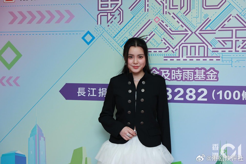 「國民初戀」姚焯菲（Chantel）昨日（6日）出席TVB公益金活動接受《香港0