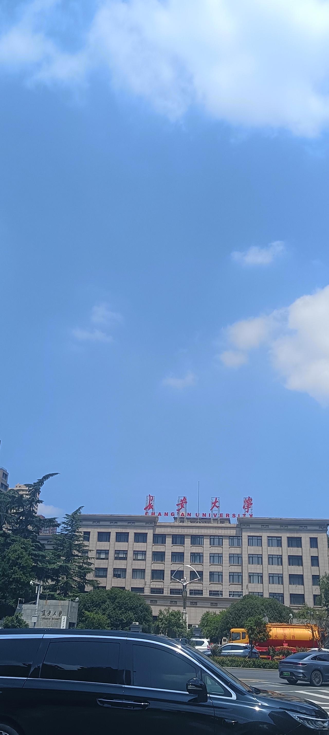 昨天看到一则新闻，讲的是大一新生家长送孩子回来后，如何适应空巢的寂寞，看到下面的