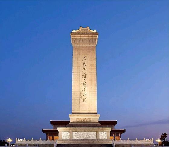 1955年，人民英雄纪念碑开工以后，林徽因认为碑文应该用楷体来写，但具体由谁来写