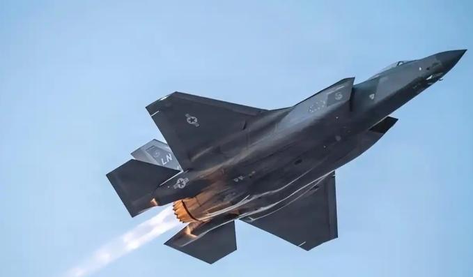 长期以来，F-35战机的实战损失始终充满争议。伊朗多次宣称击毁、击伤多架美军F-