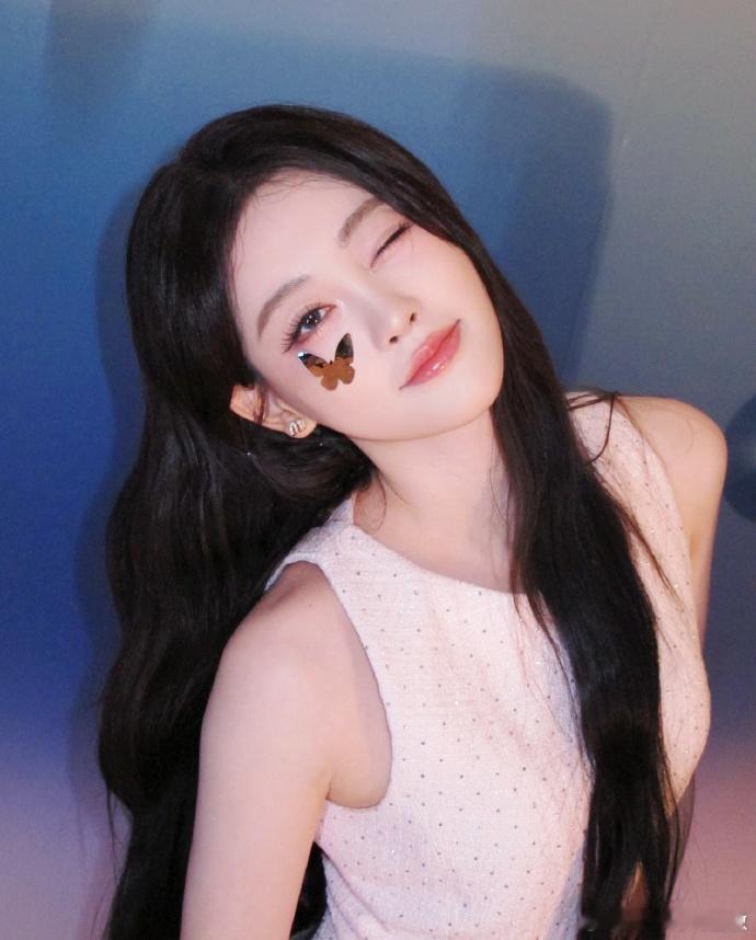 祝绪丹蝴蝶贴纸祝绪丹公主白裙 蝴蝶贴纸好仙，公主白裙太美了 ​​​
