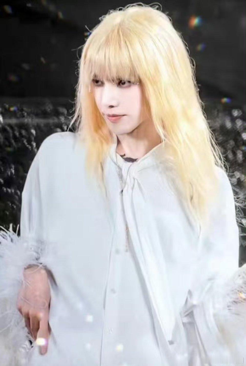 你是说华晨宇在模仿图二这个叫柳智敏的韩女，你们搞笑呢[裂开] ​​​