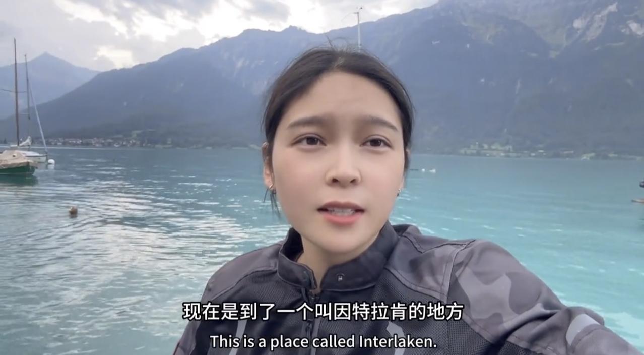 头条有一个旅行博主，叫逍遥女魔头，她没上过高中，更没读过大学，这些年骑着摩托车不