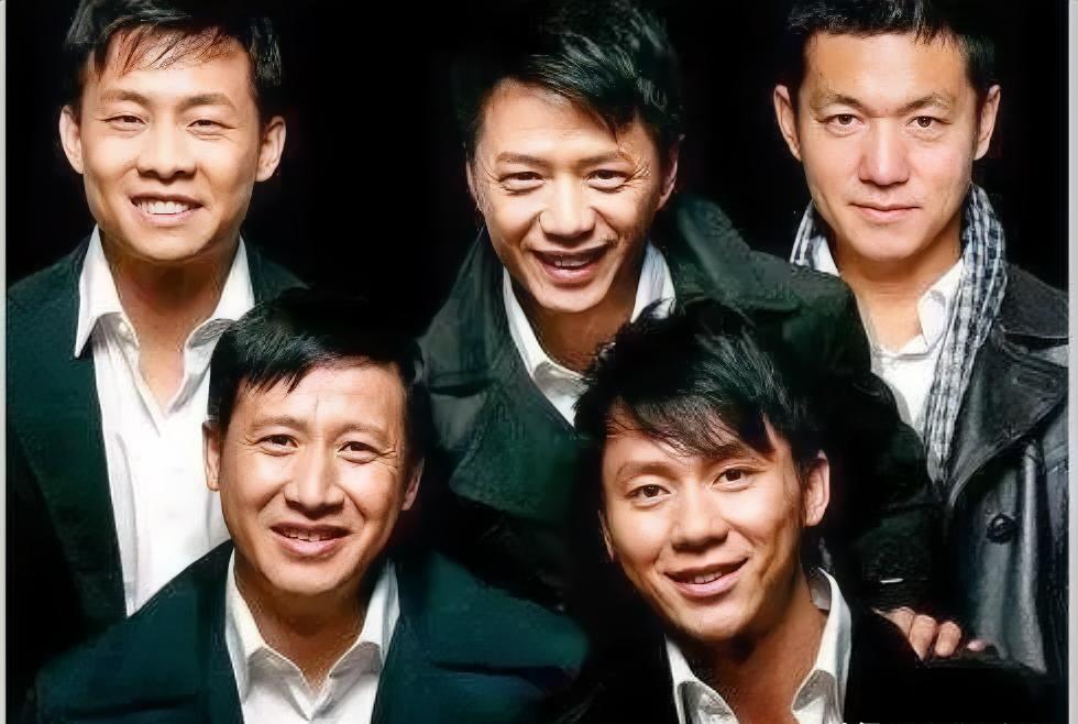 这五位男演员早期的同框合影，能够认出3位的说明你是老影迷了，如果能全部认出，那你