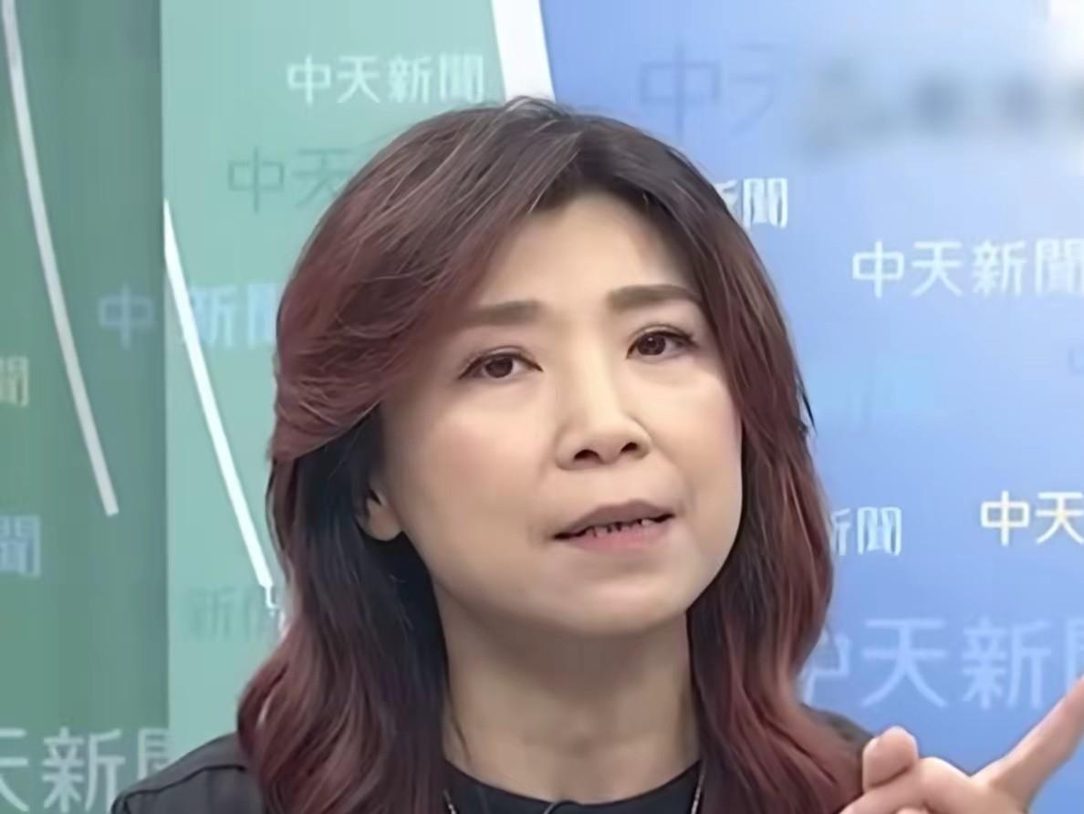 台资深媒体人兰萱对高嘉瑜说，尽管卢秀燕也在附和要购买二三十万架无人机，但不管你花