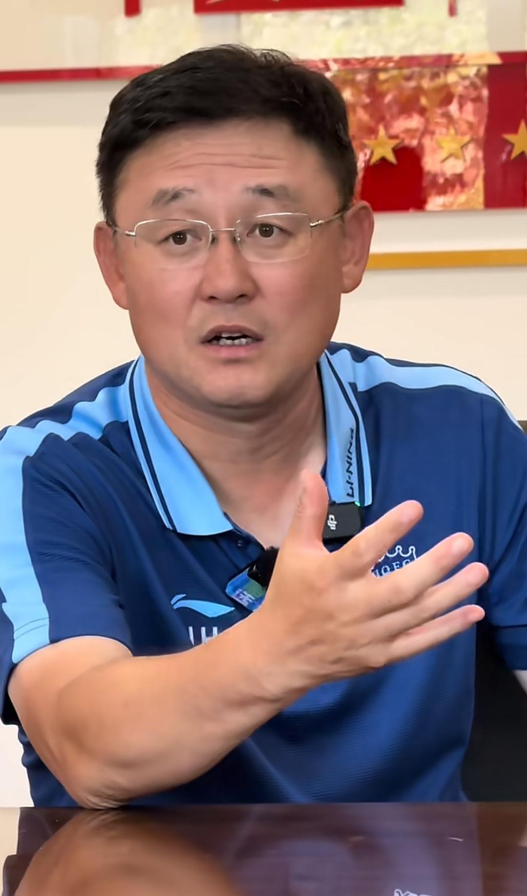 孙继海说，
足球青训的孩子，
8岁之前不需要练射门，
不需要练长传，
不需要练头