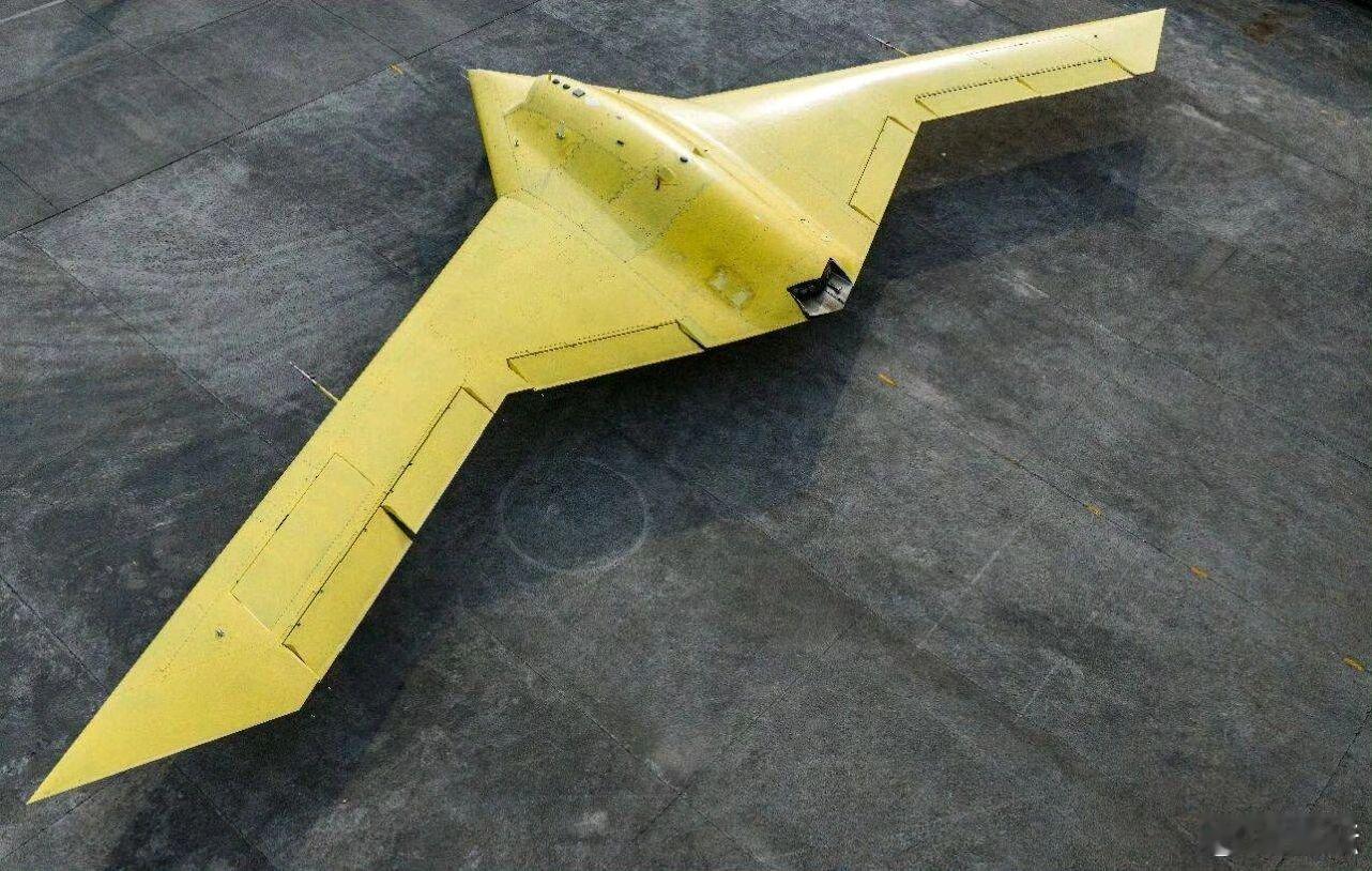 彩虹7都飞了，轰20你咋还不出来？我相信你在憋大招了！ 