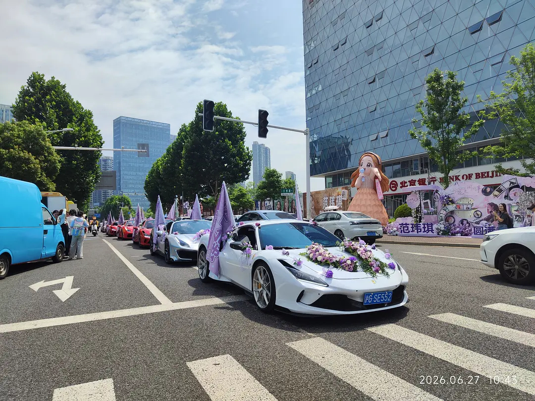 我不行了好有排面 前面还弄了花 