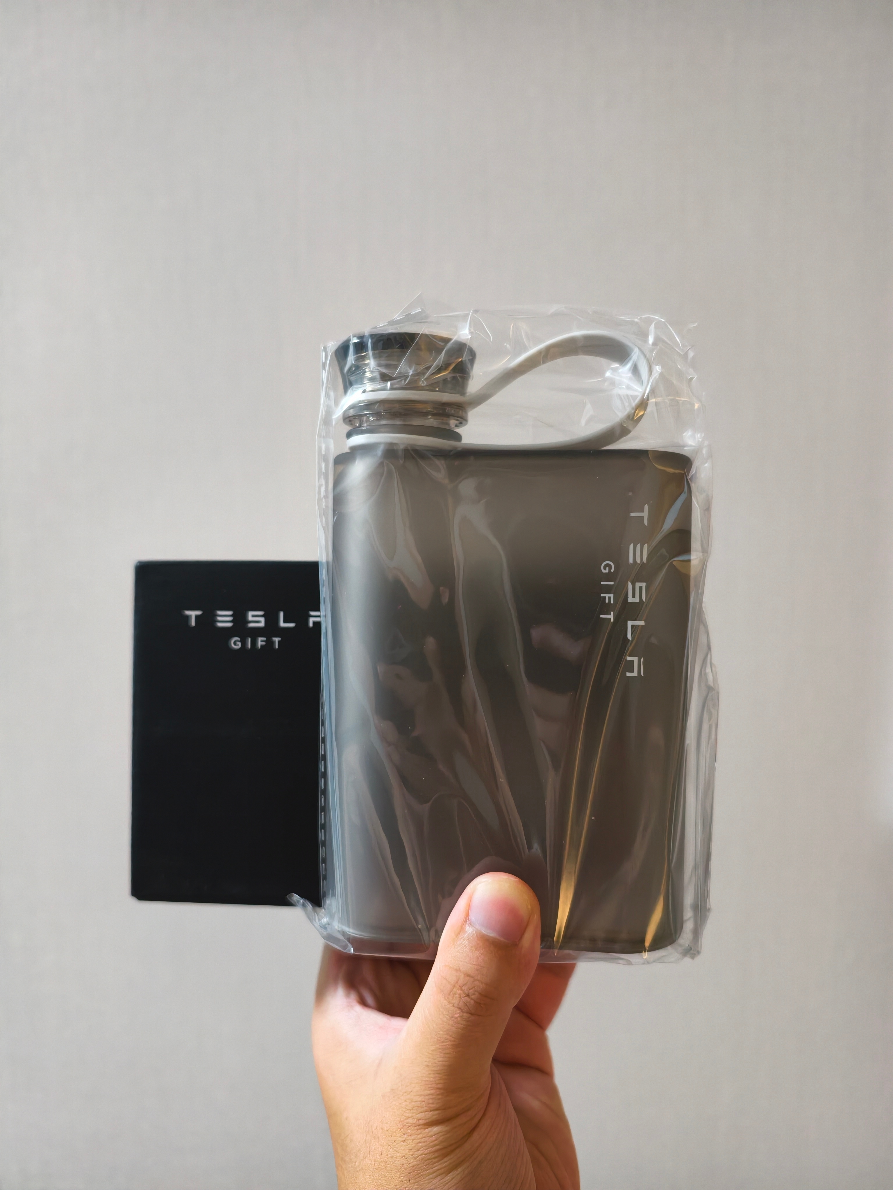 抽奖来啦！🎁关注我+ 网页链接，8.30 抽一位朋友，送你一个运动水壶呀 