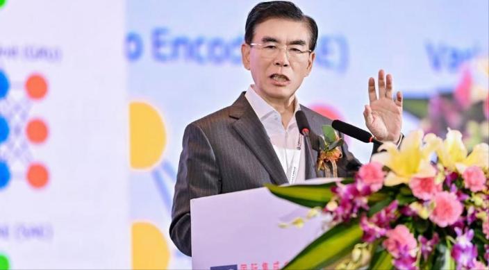 阿斯麦、台积电、英伟达，长期把持着全球算力产业格局，如今该睡不着了。7月13日，