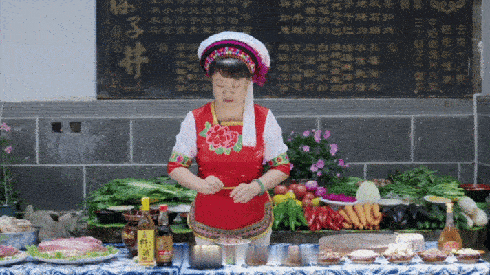 雕梅扣肉是大理人指尖上的传承大理小伙返乡只为守住家族菜大理人果然都是家乡宝，小伙