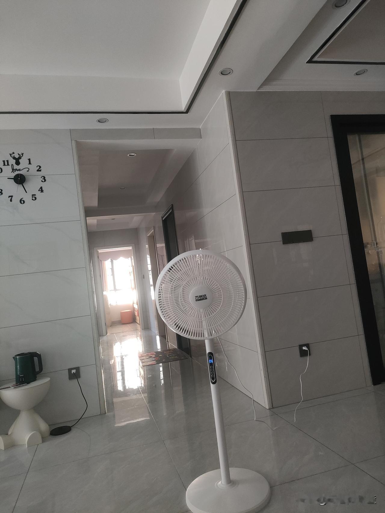 婚姻里我最不能接受的，是不被看见和沟通的无效。
 
这比争吵和分歧更伤人。争吵至