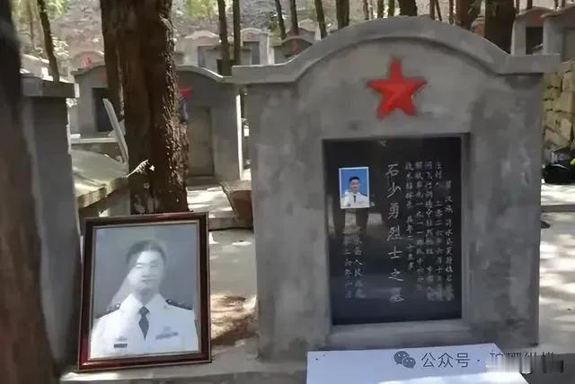 两名优秀的飞行员壮烈牺牲，和平时代的战斗英雄事迹不应该埋没，两名烈士全部已魂归故