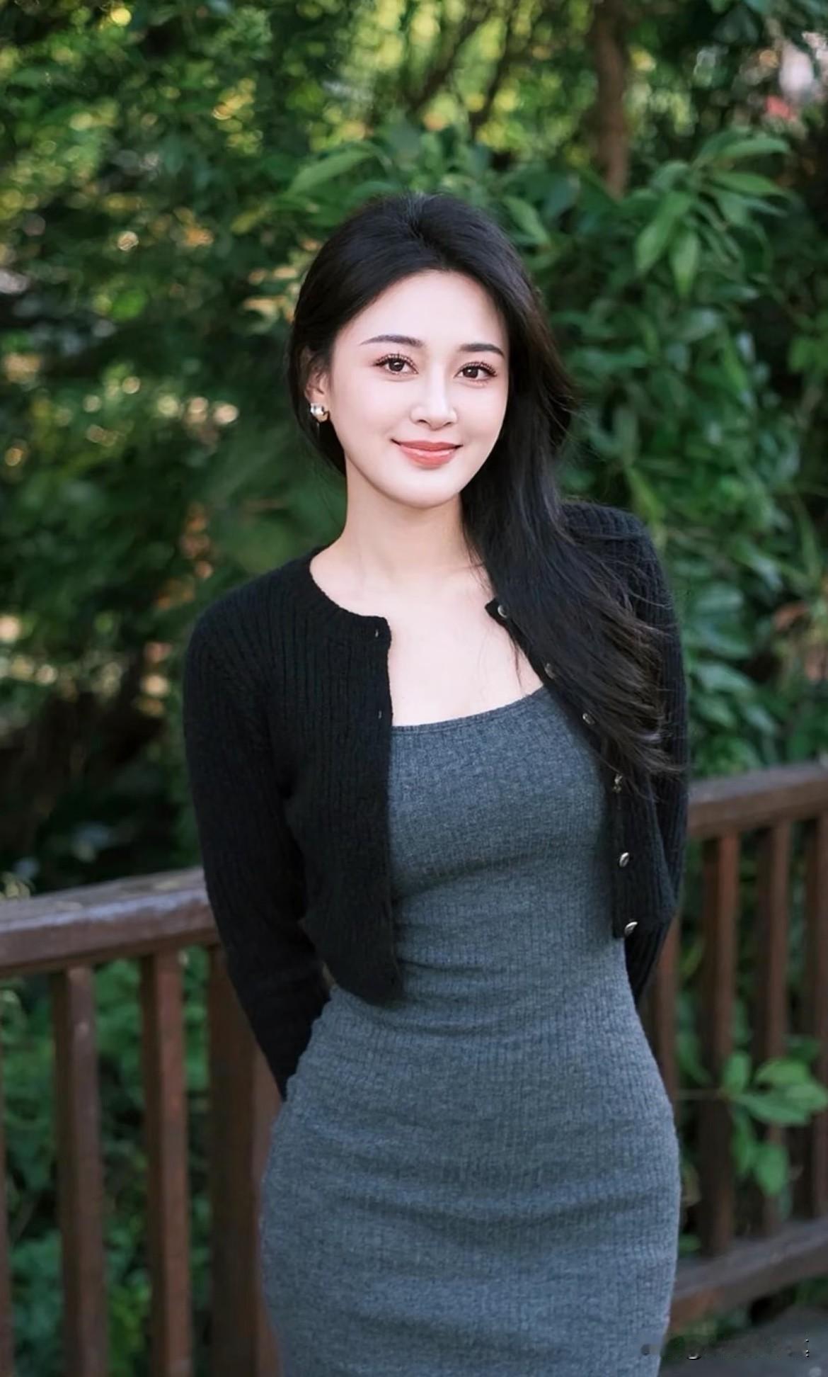 偷偷爱慕你许久。从前不期待什么，直到遇见你。

你的每次评论都能让人内心安宁从容