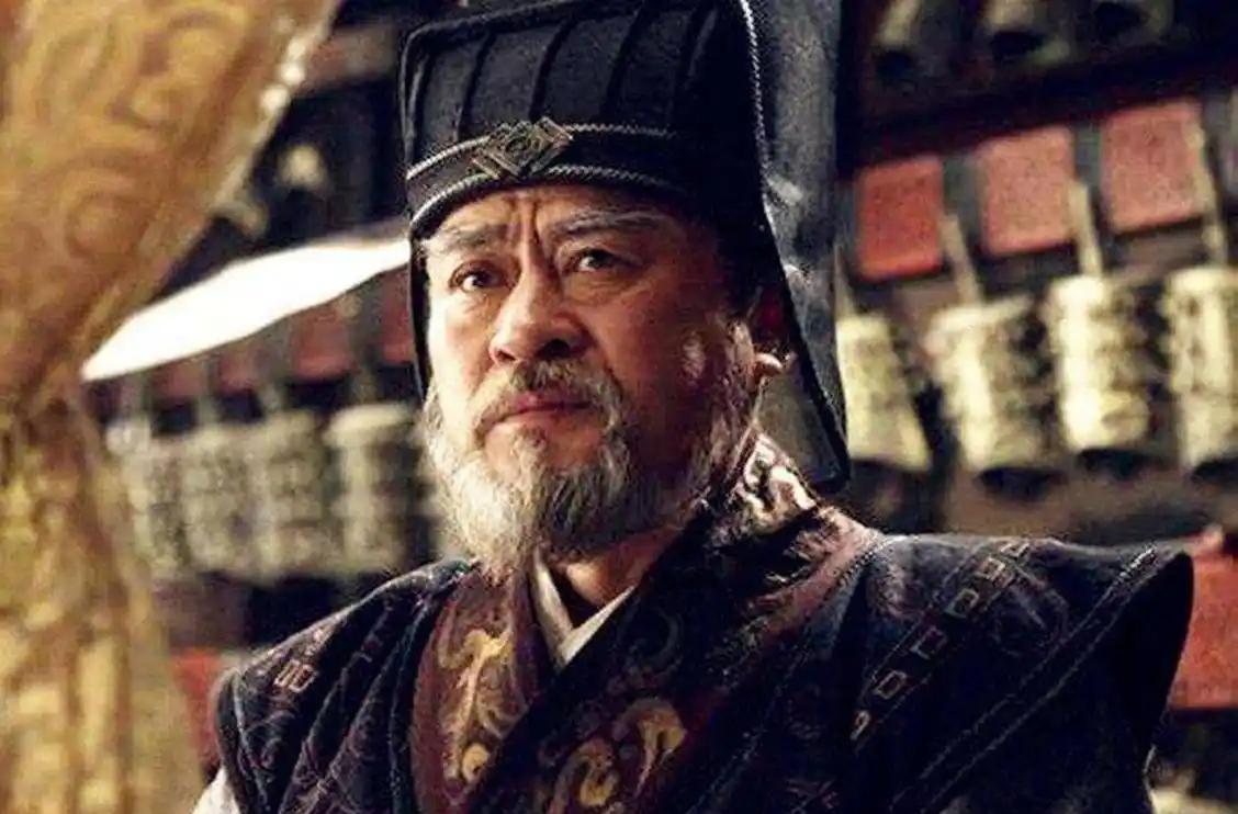 周勃在诛杀吕氏后，被汉文帝任命为右丞相。一天，周勃在家中大摆宴席，众人纷纷道贺，