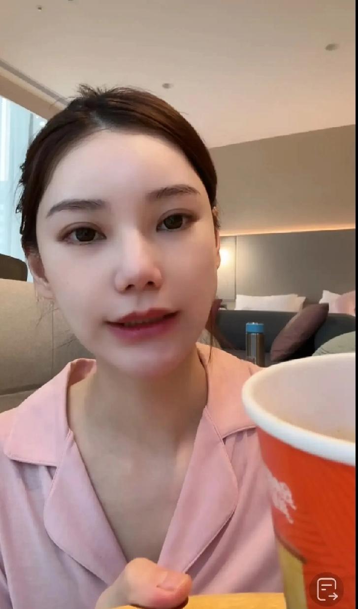 张兰去机场这事儿


筱梅终于出来回应了。

她说真不是让婆婆自己打车，是派了家