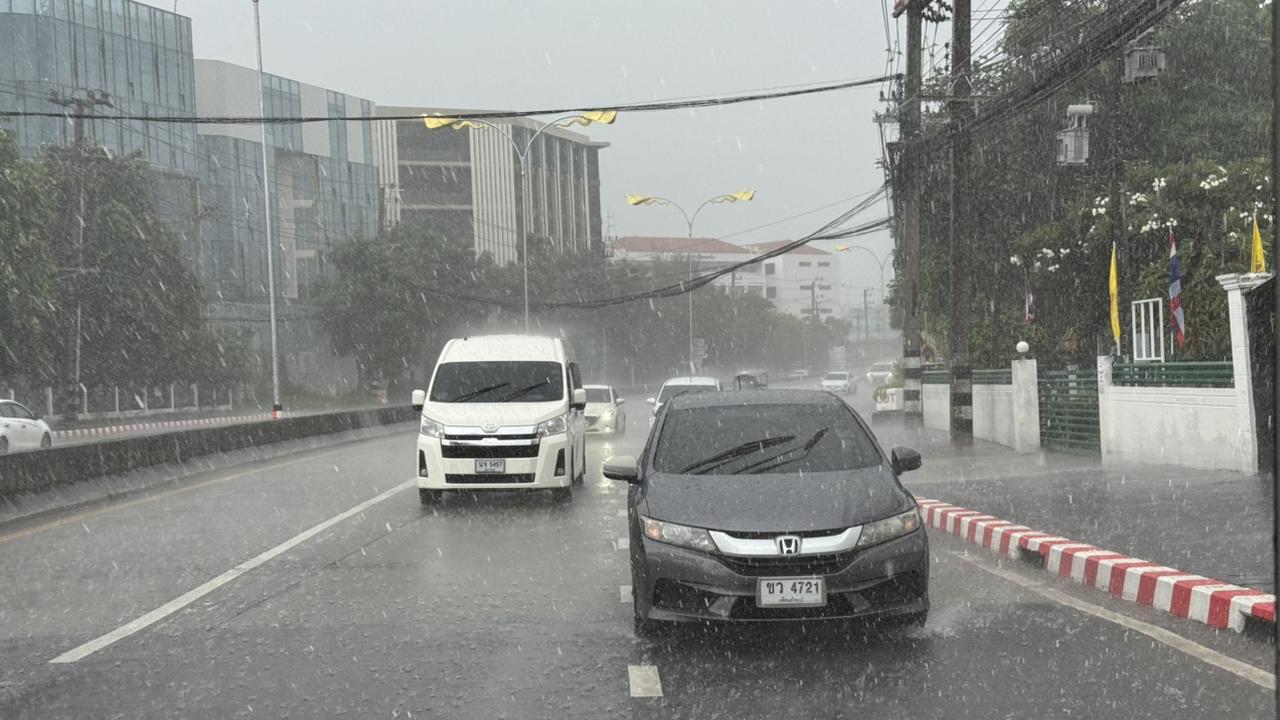 清迈这几日实在太大雨了…
我决定回广州避一下风头
顺路搞两顿茶餐厅
实在太久没吃
