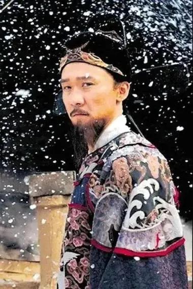 海瑞，大明需要张居正，但是任何时代都需要海瑞，张居正就好像是六便士，没有他你或许