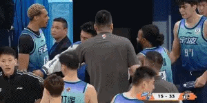 贝兹利在今日宁波和上海的比赛中，与队友发生冲突，赛后直接被球队开除。cba