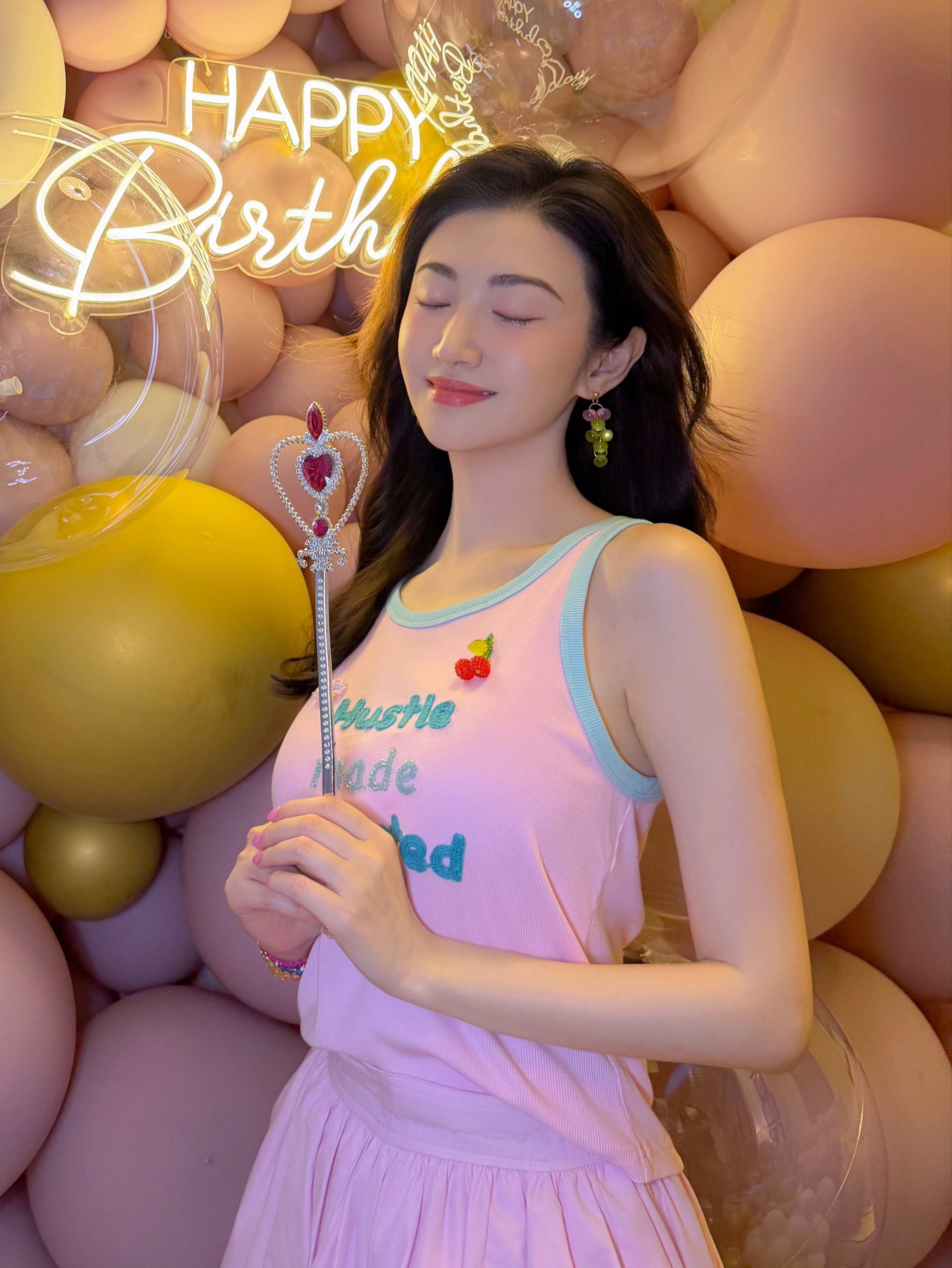 景甜最新生日营业照祝甜甜生日快乐～🎂 