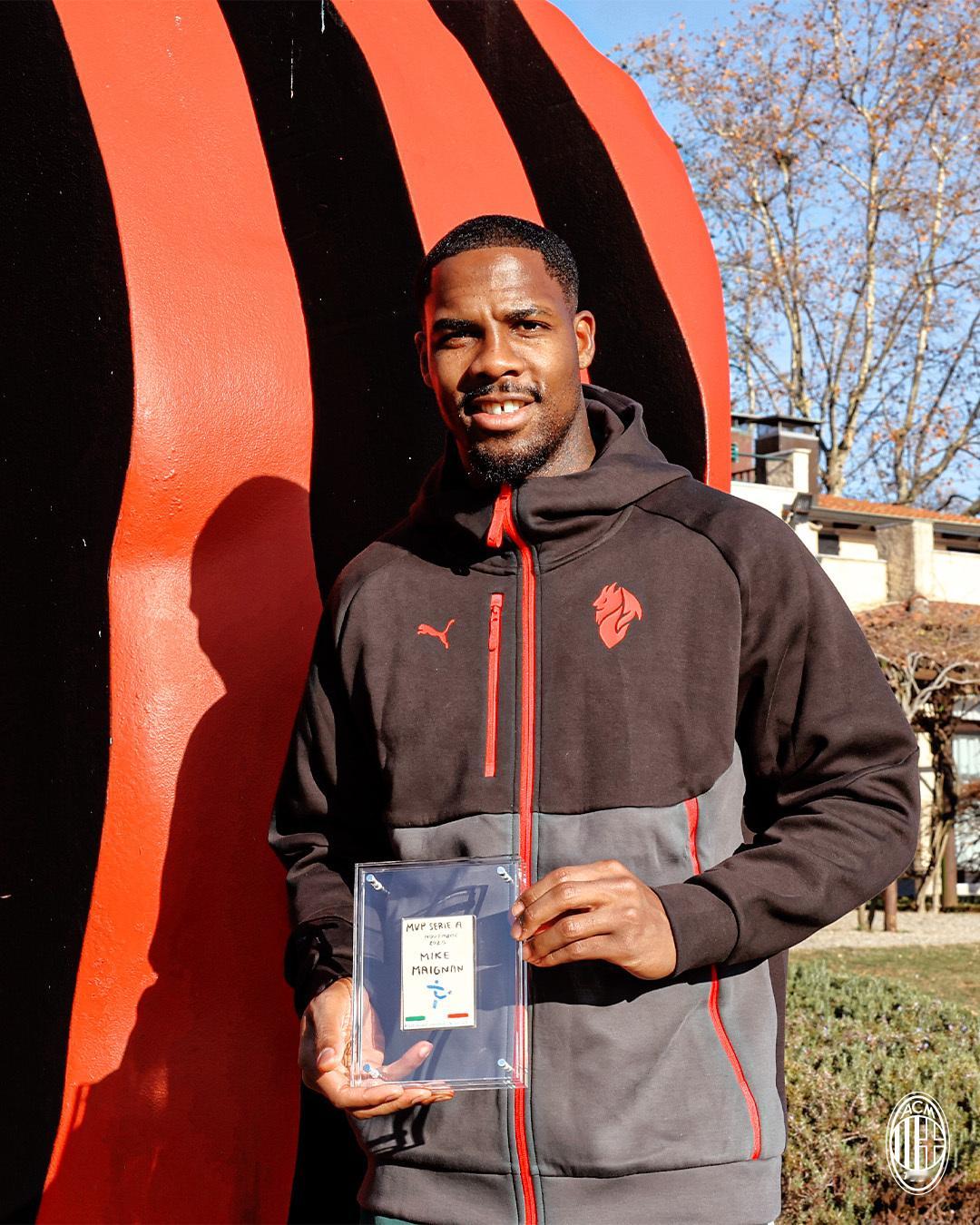 【官方】 🔴⚫️ 迈尼昂🇫🇷当选意大利球员协会（AIC）1️⃣1️⃣月份最