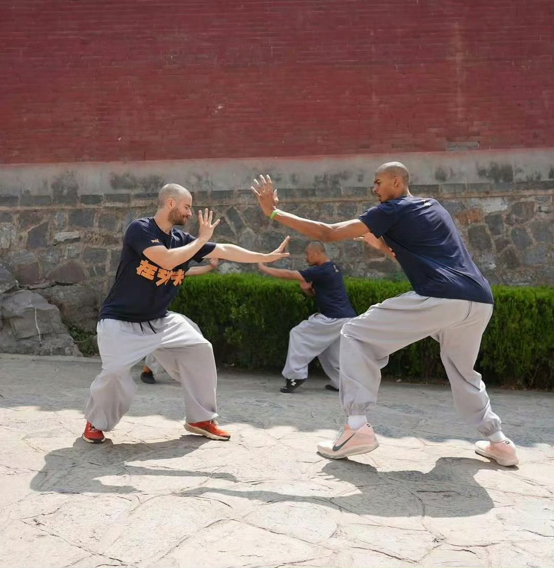 “文班亚马只是一个有点进攻天赋的戈贝尔罢了”……………可是有进攻天赋的戈贝尔，你