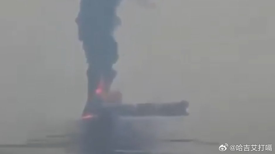 凤凰新闻【伊朗称反击已致美军伤亡560人】当地时间3月1日晚，伊朗伊斯兰革命卫队