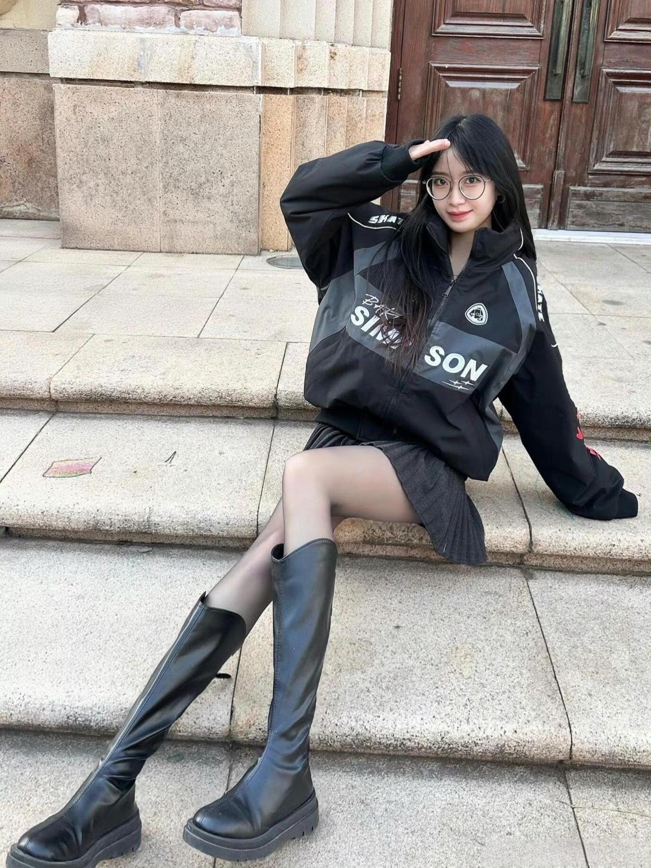 《倾听鑫声》中，冬日私语是冰封世界的宁静、慈悲与恬淡，万物在等待中透出神秘感。☀