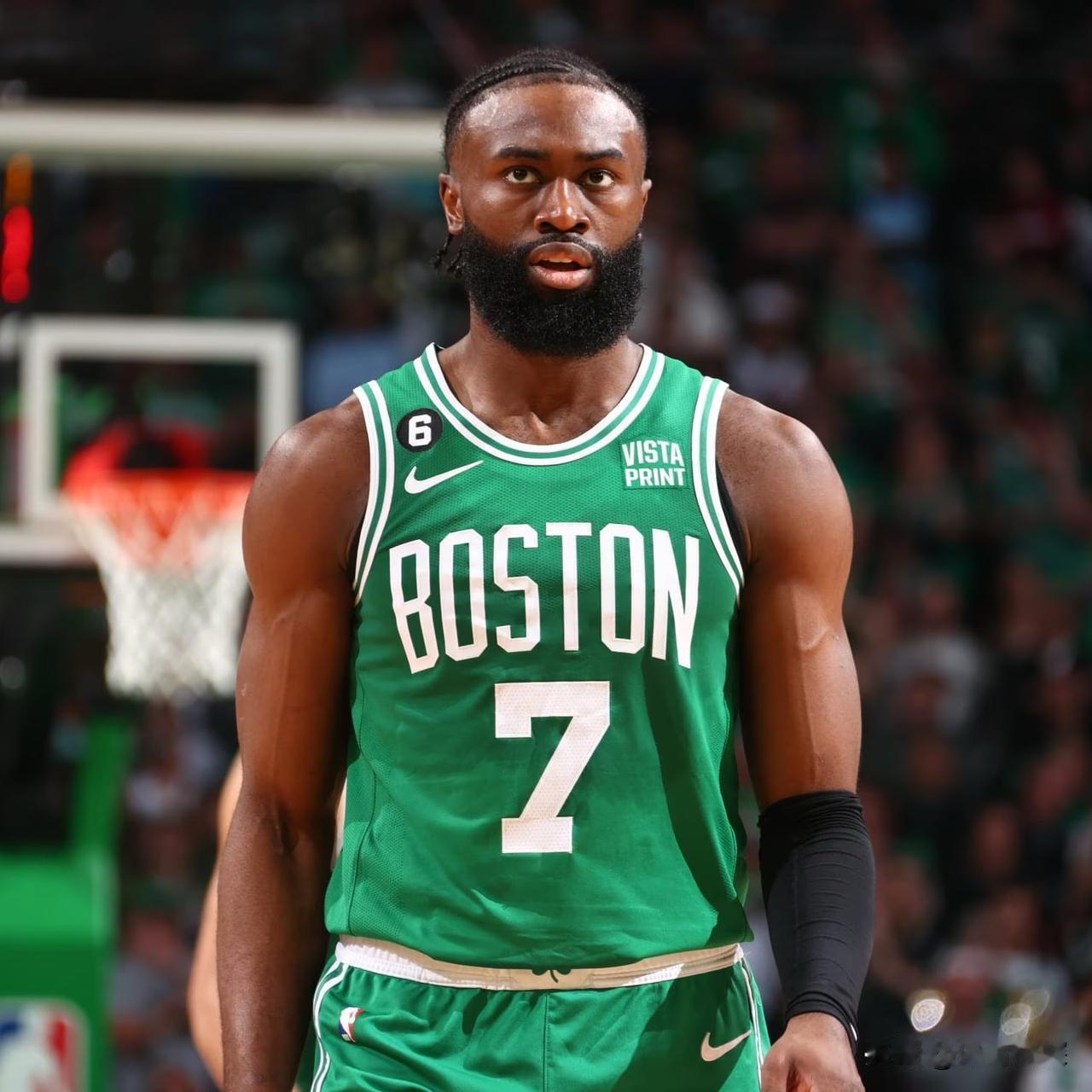 离谱！布朗也要被交易了！
据美媒NBA Central报道，凯尔特人将会评估交易