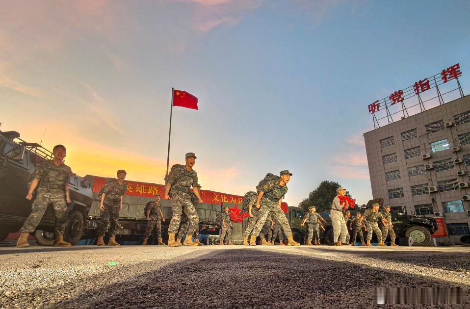 三川金盾[超话] 为兵服务万里行丨武警部队忠诚卫士文艺小分队走进三湘四水 ​​​