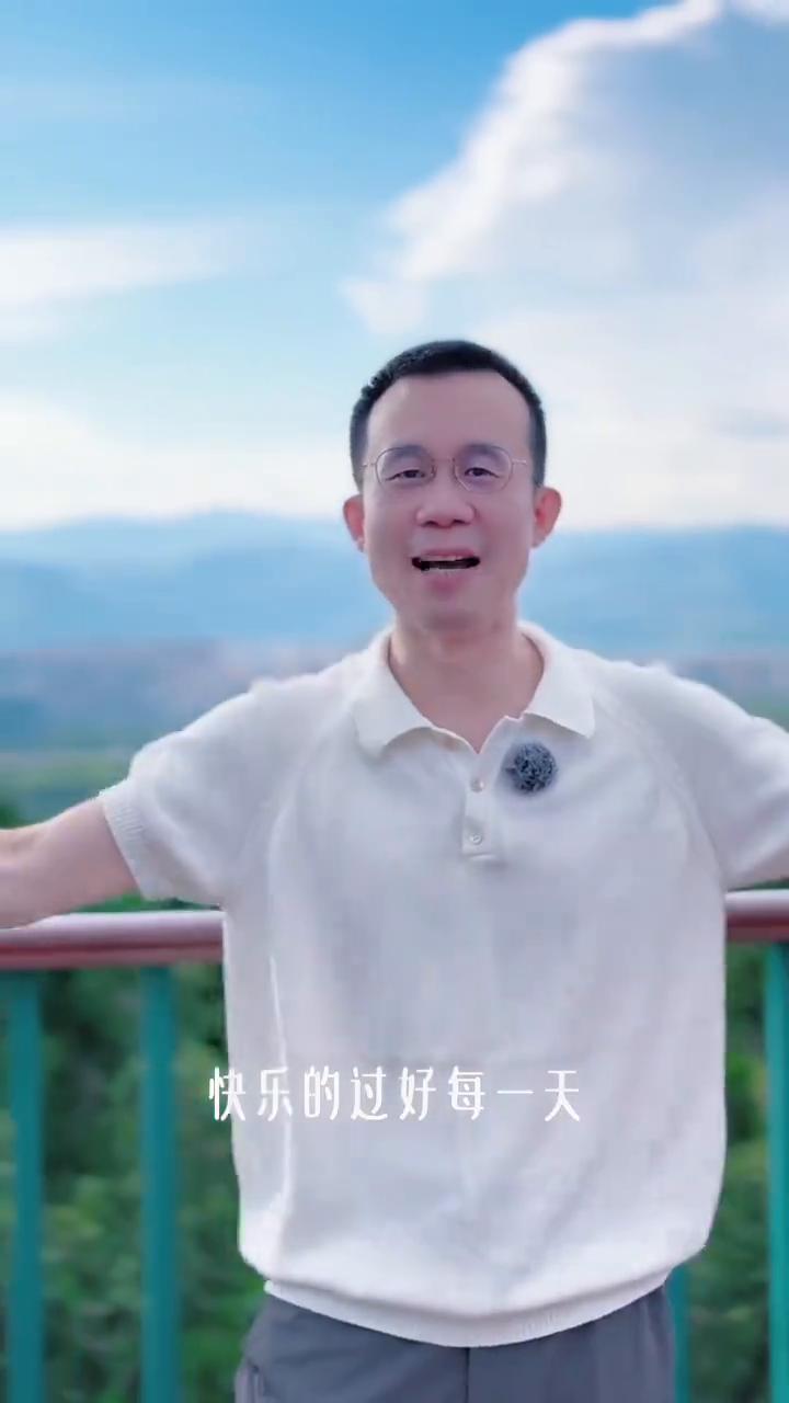 越快乐越好运。
你要记住，你越快乐，你的运气就会越好。余生很贵，请别浪费，快乐的