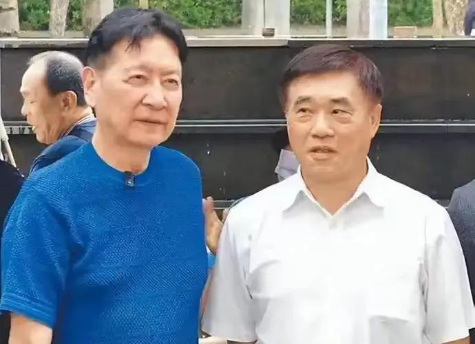 郝龙斌坚持“九二共识，一中各表”，就是要大陆尊重“中华民国”存在的事实。他认为，