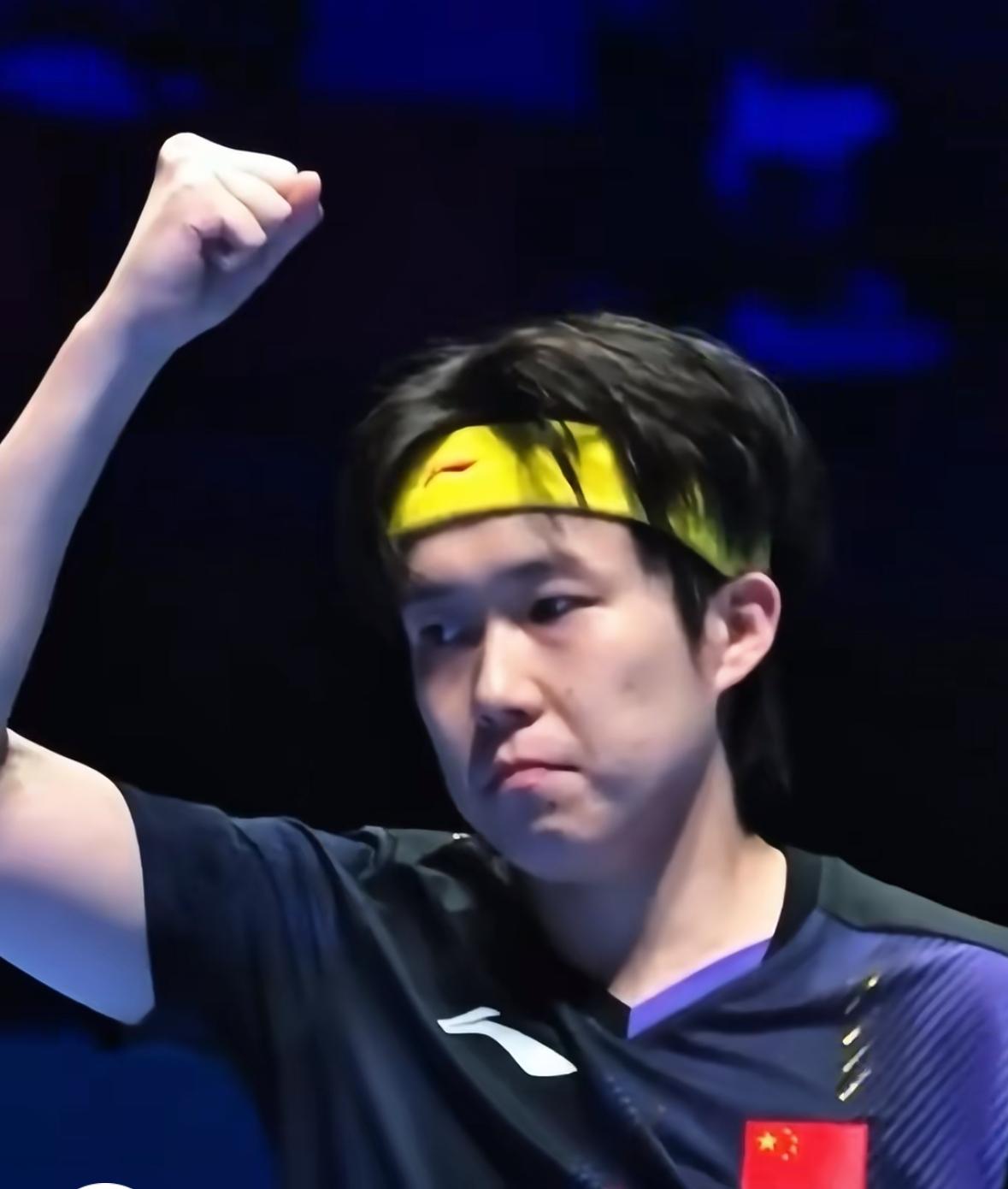 王楚钦3:0卢伟晋级世界杯淘汰赛后的采访：“卢伟在第二局拼的很凶，
打得也非常不