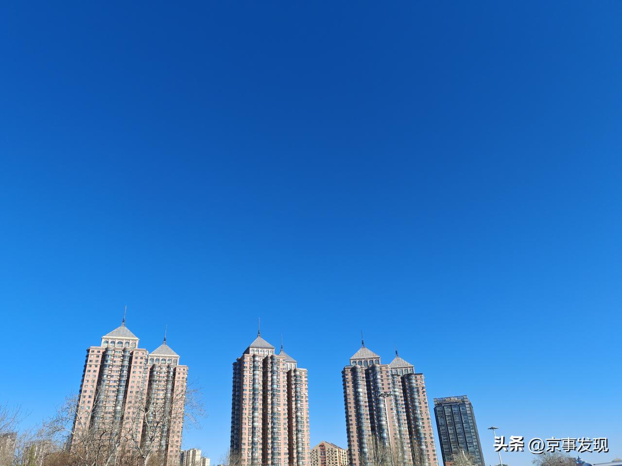 北京南二环菜户营桥西北角鹏润家园，曾经的地标建筑，经过二十多年的风吹日晒，岁月的
